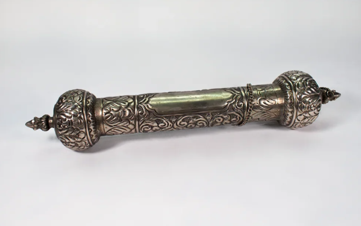 Antique scroll holder from M.S enterprise on tanutra